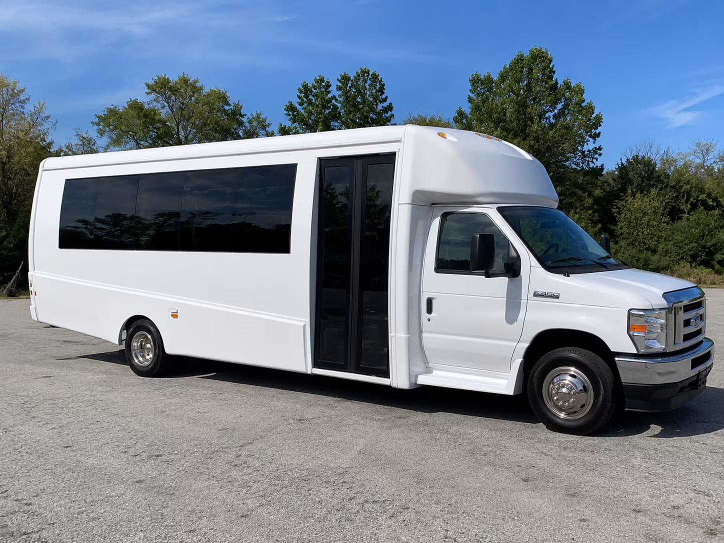 bridal party buses and getting ready transportation on your new rochelle wedding day