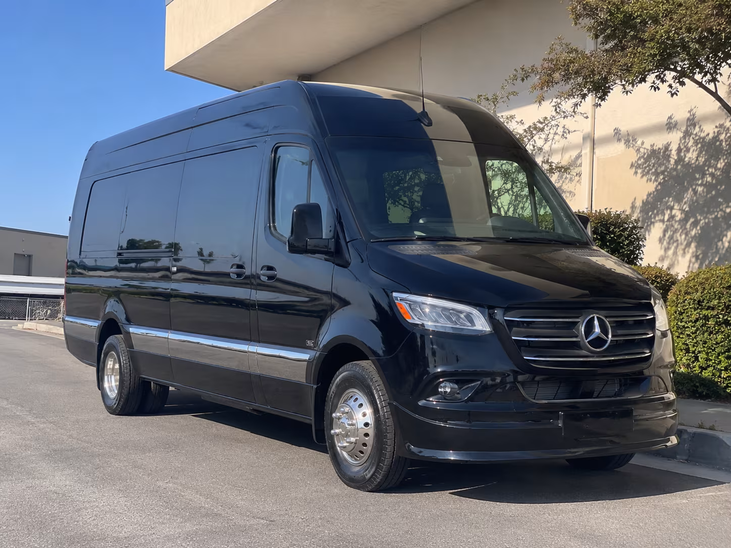 bus rental options for new rochelle trips