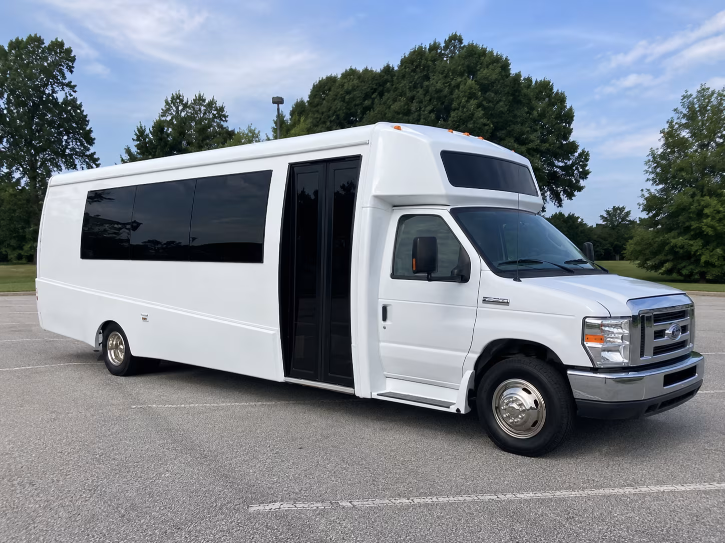 new rochelle 18 passenger party bus