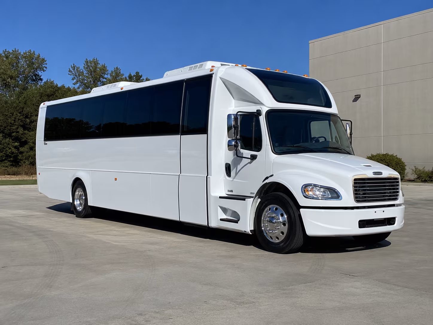 new rochelle 28 passenger party bus